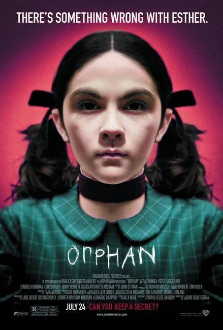 Miért tűnik ennyire ijesztőnek Isabelle Fuhrman színésznő arca Az árva (2009) című film plakátján? A válasz egyszerű: a grafikusok szimmetrikussá tették a színésznő arcát, amitől rendkívül hamisnak és félelmetesnek tűnik a megjelenése.