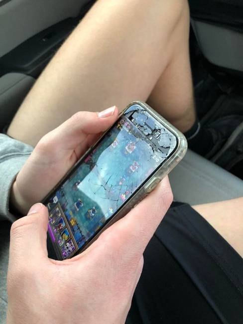 „Így néz ki a barátom telefonja."