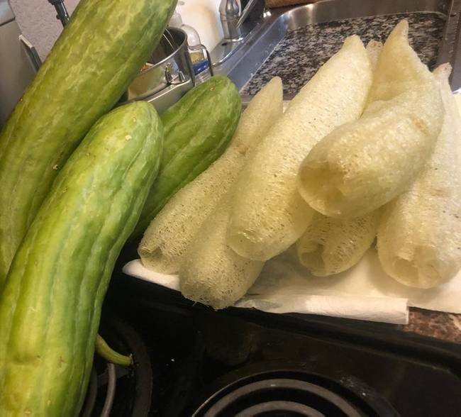 Ha veszel egy luffa nevű zöldséget és meghámozod, akkor természetes luffa szivacsot kapsz.