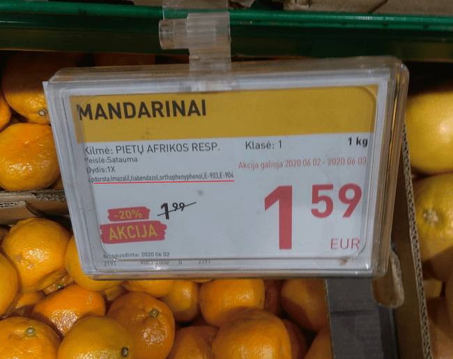A litván boltokban feltüntetik, hogy milyen gomba- és növényvédő szerekkel permetezik be a gyümölcsöket.