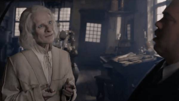 Hány éves volt Nicholas Flamel, mikor meg kellett semmisítenie a Bölcsek Kövét?