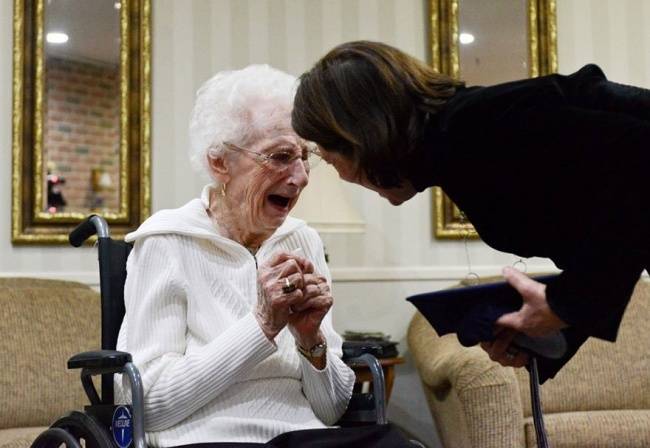 Margaret Bekema-nak fiatal korában ott kellett hagynia az iskolát, hogy segíthesse a családját. Most, 97 éves korában végül mégis sikerült lediplomáznia.