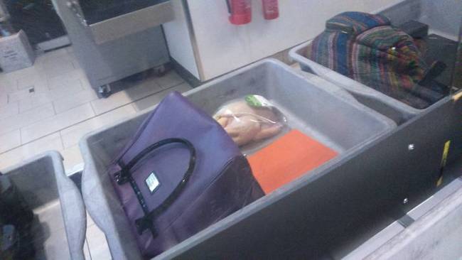Amikor rájössz, hogy a reptérről hazafelé már nem lesz időd beugrani az élelmiszerboltba.