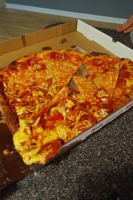 „Farkas éhesek voltunk, alig vártuk, hogy megérkezzen a pizzafutár. Nem erre számítottunk...”