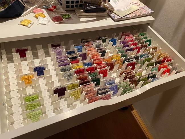 „Magam terveztem meg ezt az IKEA komódba illeszthető szortírozót."
