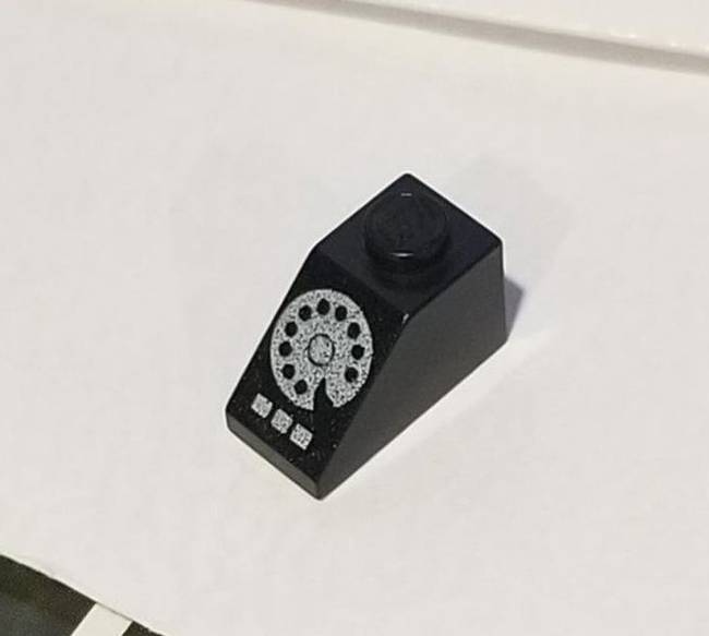 „Találtam egy olyan régi Lego-t, ami még forgótárcsás telefont ábrázol."