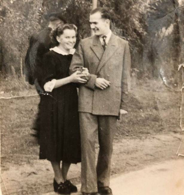 „Ez a fotó 1952-ben készült Lengyelországban. A nagyszüleim vannak rajta és mindketten 19 évesek voltak.''