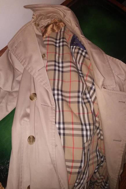 „Ez a Burberry esőkabát ajándék volt a 25. születésnapomra. Most 54 éves vagyok"