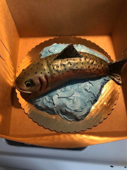 „A szüleim tudják, hogy van egy furcsa álmom: kifogni egy lazacot a folyóból és megenni. Ez a születésnapi torta pedig lehetővé teszi számomra!”