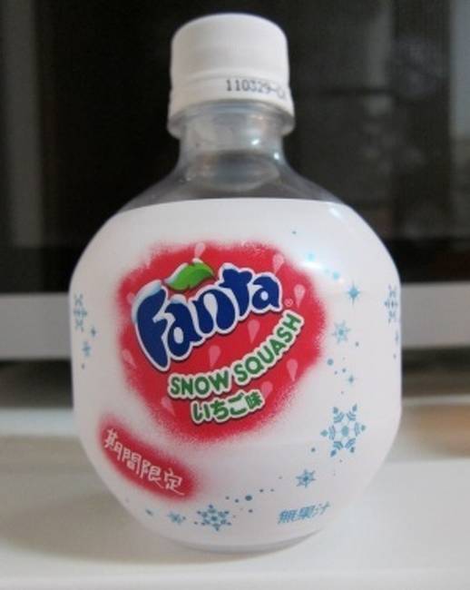 Eper aromás havas Fanta, Japánból.