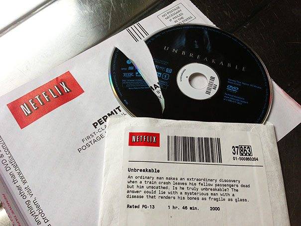 A sebezhetetlen című film neve egyértelműen nem igaz a lemezre.