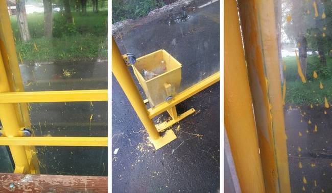 „Pár napja festették le a megállónkat. A fenébe is, jobb lett volna, ha inkább úgy hagyják, ahogy van."