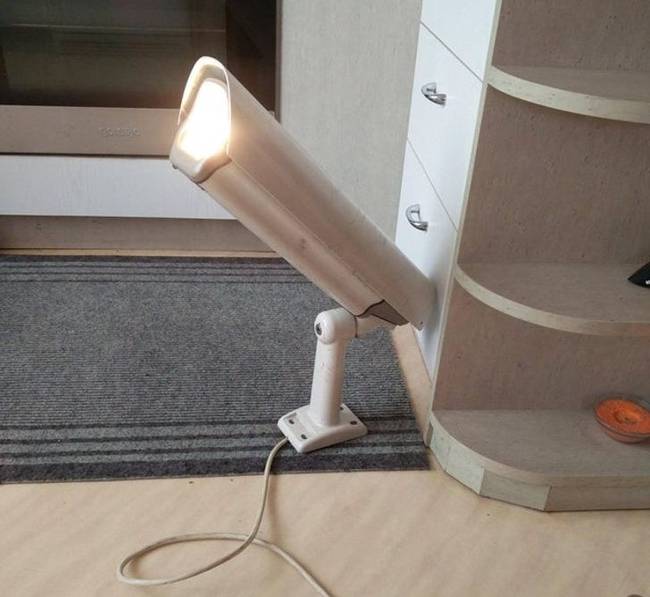 „Lámpát készítettem az egyik régi biztonsági kamerából."
