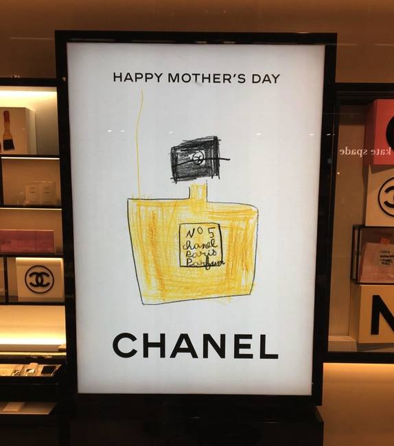 Chanel: „Boldog anyáknapját!"