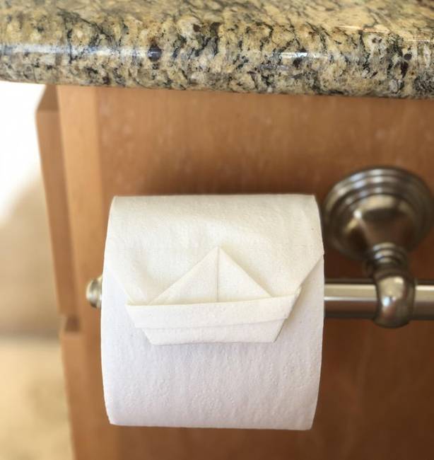 „Így nézett ki a WC-papír a tengerparton bérelt apartmanunkban."