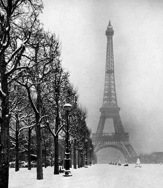 Eiffel-torony havazás közben, 1928-ban.