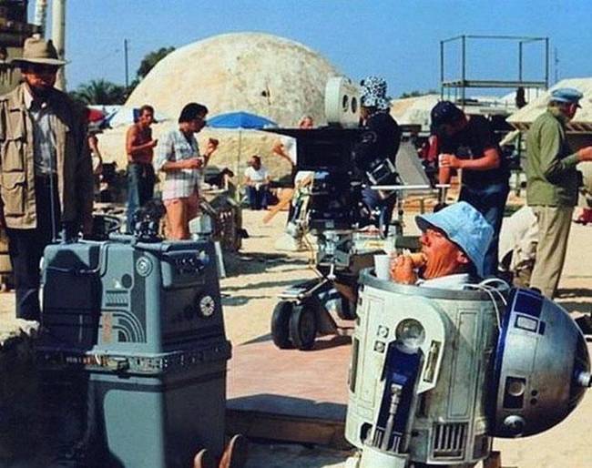 R2D2 uzsonnázik.