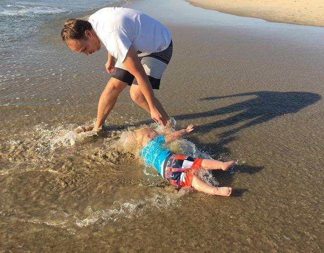 „Vidd a gyereket a strandra, mondták. Jó móka lesz, mondták."