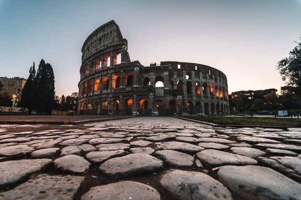 Melyik fővárosban található a Colosseum?