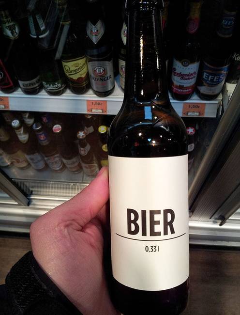 Egy üveg német sör.