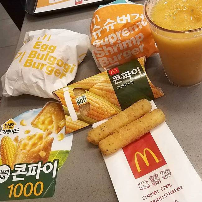 A koreai McDonald’s-ban garnélarákos, tojásos-pulgogi-s (bélszín) hamburgerek találhatók. Ja, és kukoricás pite.