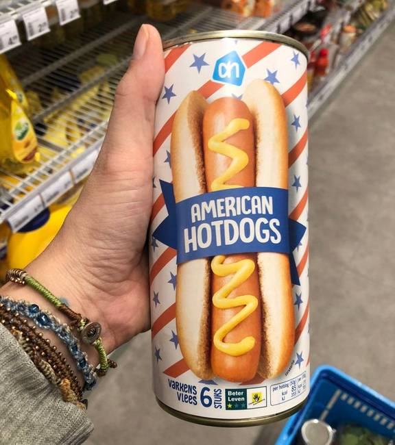 A holland szupermarketek konzerv amerikai hotdogot árulnak.