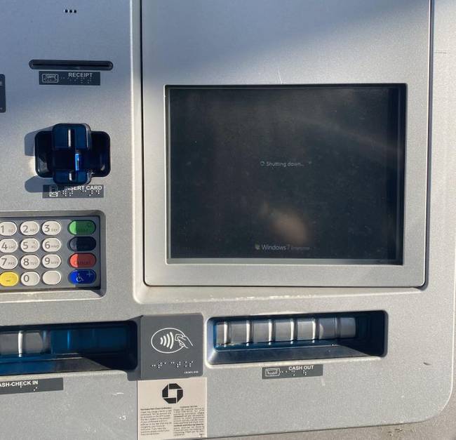 „Abban a pillanatban, amikor bedugtam a kártyámat, az ATM úgy döntött, hogy leáll és nem adja vissza emiatt pedig nagyon elkéstem a munkából."