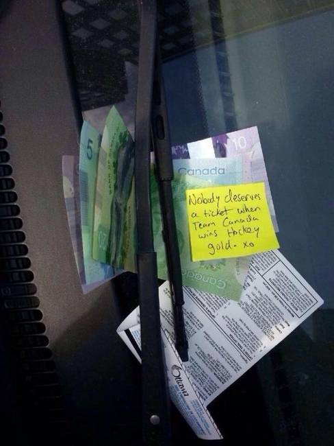 Egy figyelmetlen sofőr bírságot kapott a parkolásért, de egy idegen, aki nyert egy kis pénzt a kanadai jégkorong-váltogatott győzelmén, kifizette helyette.