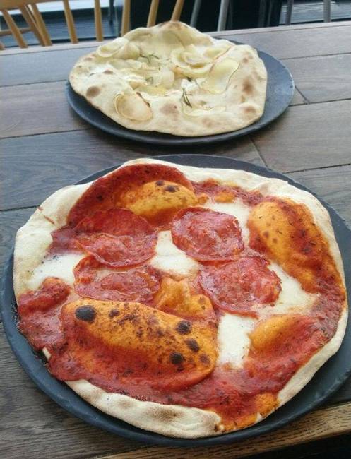 „Ennek az úgynevezett pizzának 15 euró volt darabja."