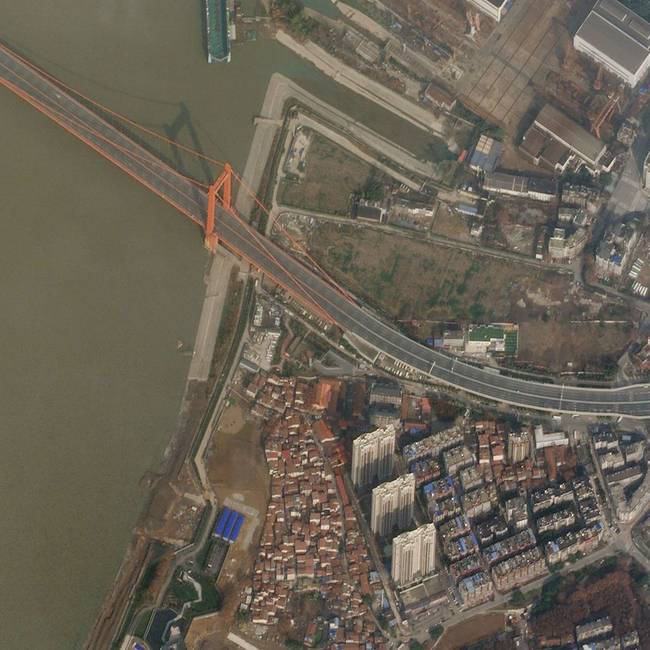 Yinuzhou híd a Jangce folyón - Wuhan, Kína.