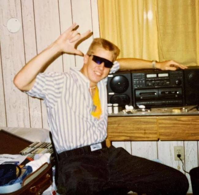 „Apám első lakása 1989-ben."