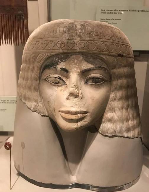 Ez az egyiptomi szobor kísértetiesen hasonlít Michael Jacksonra.