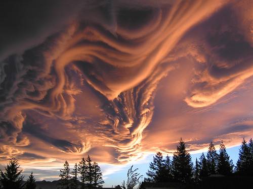 Az Asperatus felhők kicsit olyanok, mintha egy varázslat történne a szemünk előtt.