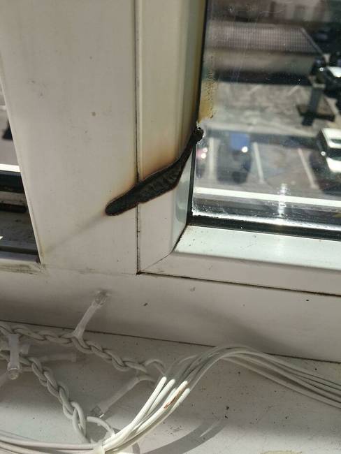 Egy másik, rosszul elhelyezett tükör okozta kellemetlen meglepetés.