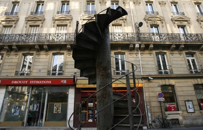 Az Eiffel-torony egy darabja - $220,000 (~55,7 millió forint)