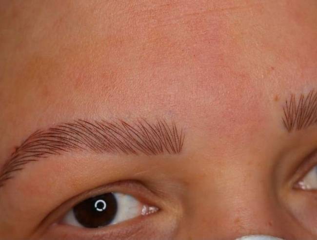 „Szemöldöktetoválást csináltam egy ügyfélnek, akinek egy betegség miatt (alopecia areata) nem nő igazi szemöldöke."