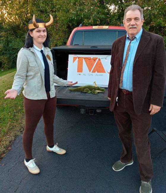„Apám és én nagyon szeretjük Lokit és Mobius M. Mobius-t, ezért így öltöztünk fel halloweenkor."