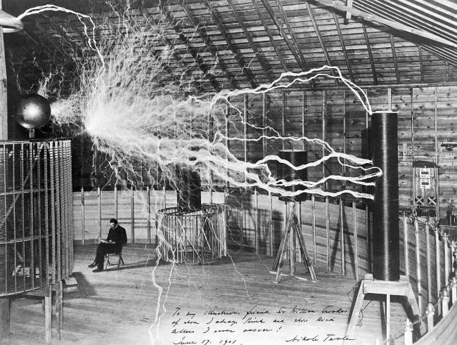 Mit értett az alatt Tesla, amikor azt mondta egy újságírónak, hogy minden ember, aki meghalt, még mindig él?