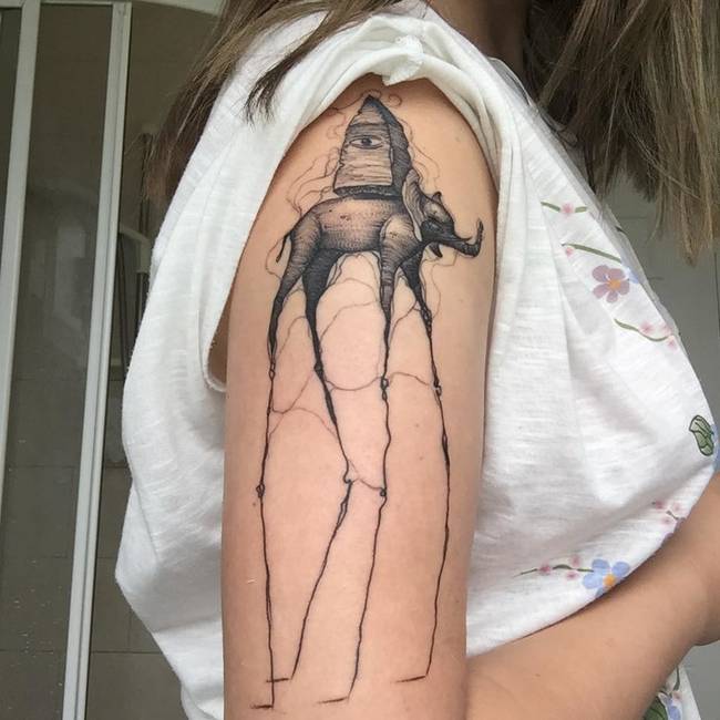Salvador Dalí-inspirálta elefánt.