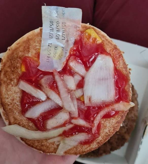 „Benne hagytak egy címkét a hamburgeremben."