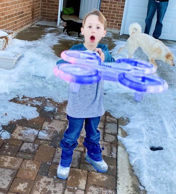 „Egy pillanattal azelőtt, hogy a fiam új drónja fejbe vert."