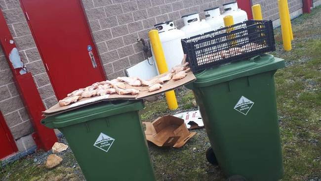 Egy étterem, ahol így olvasztják a csirkét.