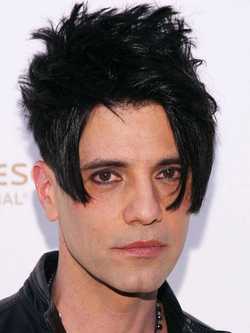 Az illuzionista, Criss Angel láthatóan nincs jóban a fodrászával. *Javítva
