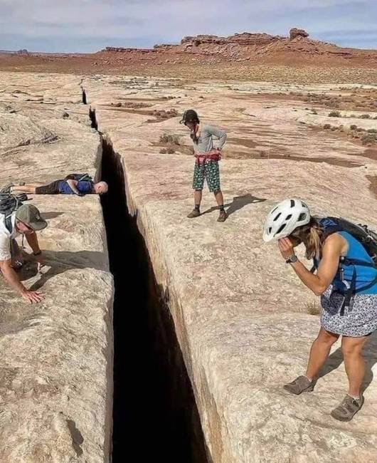Repedés a földben a Utah Nemzeti Parkban, az Amerikai Egyesült Államokban.
