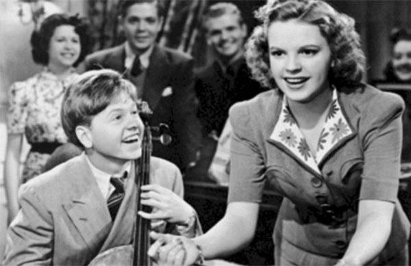 Judy Garlandot és Mickey Rooney-t arra kényszerítették, hogy "stimuláns tablettákat" és altatót szedjenek, hogy 72 órán keresztül folyamatosan dolgozzanak, majd mikor összeestek a fáradtságtól, néhány óra alvás után folytassák a munkájukat.