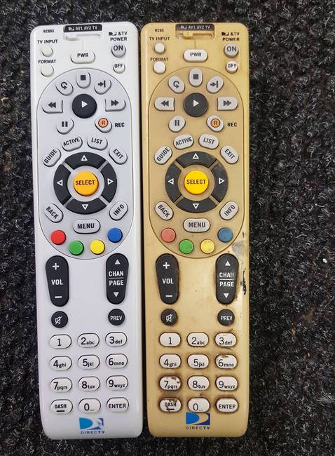A baloldali távirányító egy nem dohányzóé, a jobboldali pedig egy dohányzó személyé.