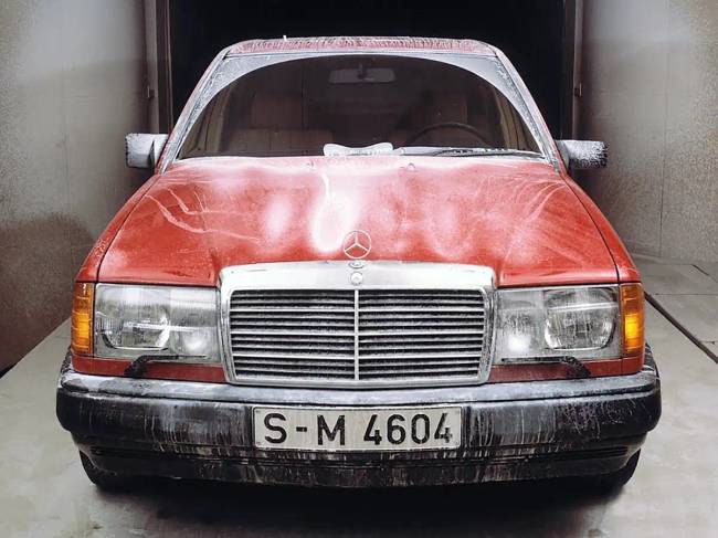 Miért gyártott a Mercedes egy ablaktörlő lapáttal rendelkező autókat, és miért tisztított jobban, mint kettő?