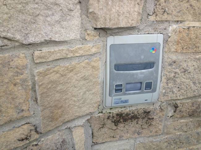 Régi Super Nintendo-ból postaláda.