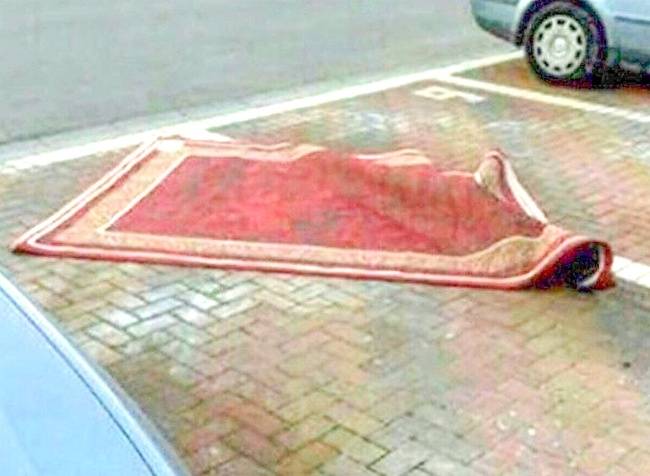 19 ember, aki a bunkó parkolásával alaposan kivívta az emberek haragját