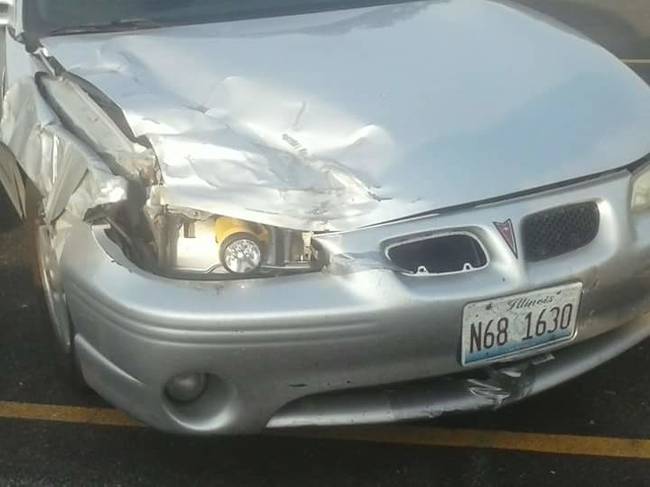 Erre a műszaki csodára járókelők lettek figyelmesek egy parkolóban.